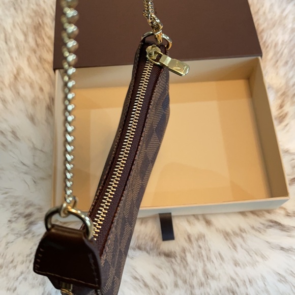 Louis Vuitton Clutch - Picture 5 of 14